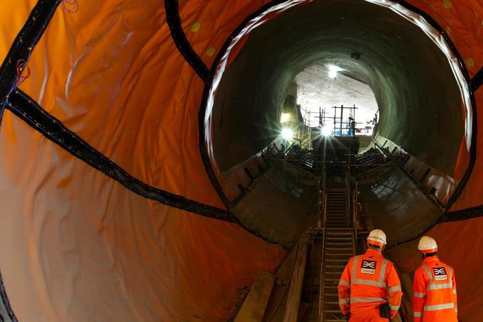 Thousands race to build Europe's biggest construction project–London's new railroad.