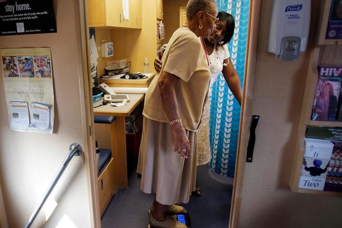 Study finds Black people live longer in places with more Black doctors