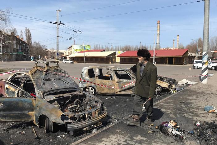 Dozens killed as apparent Russian missile strikes Ukrainians fleeing conflict