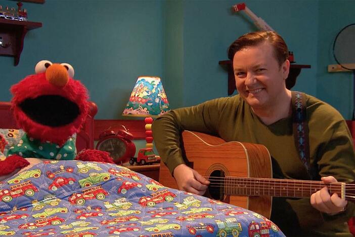 Ricky Gervais sings Elmo a lullaby.