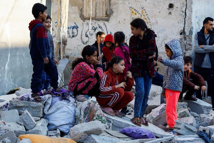 How mental health experts are handling the Israel-Hamas war's lasting impact on children