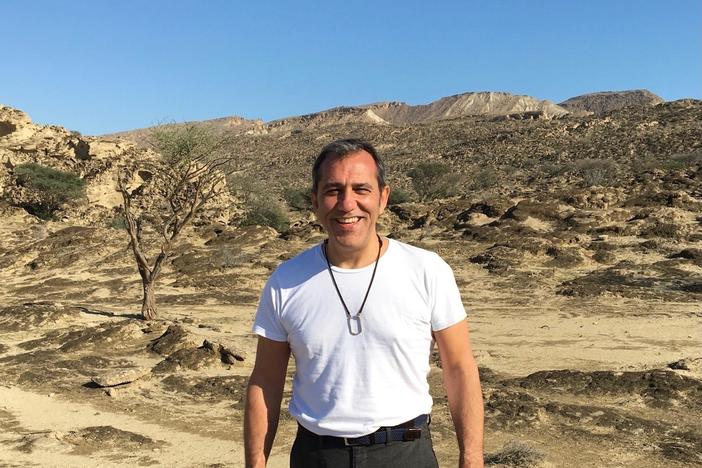 Daughters of American held in Iran discuss his 5-year confinement and move to house arrest
