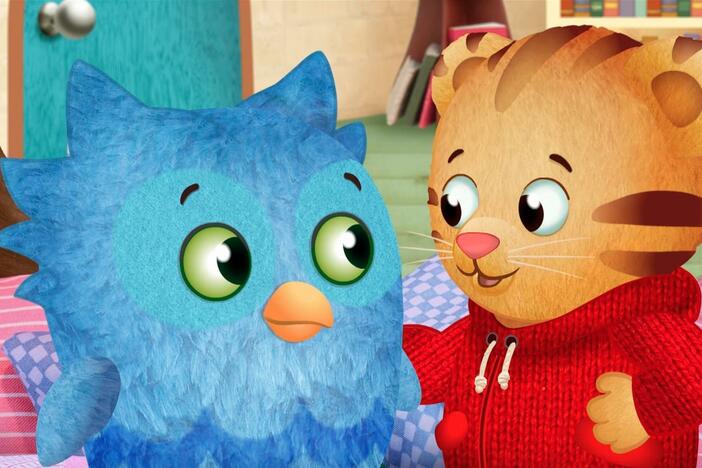 There are lots of books at the library but Daniel and O both want to read the same one.