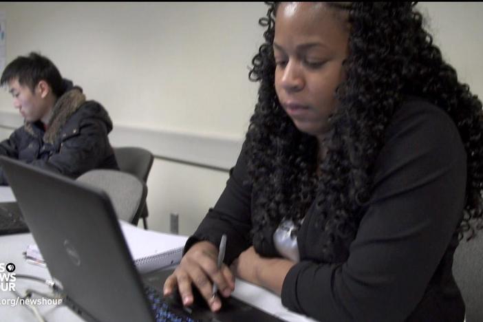 illing in this perception gap can help low-income students succeed