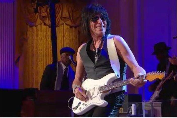 Watch Jeff Beck perform, Brush with the Blues