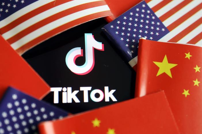 White House targets Chinese-owned TikTok, encouraging 'grandpa' Microsoft to buy it