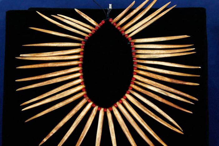 Appraisal: 19th-Century Split Whale's Tooth Necklace from El Paso Hour 1.