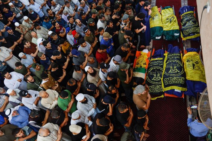 News Wrap: Cease-fire takes effect in Gaza after days of violent conflict