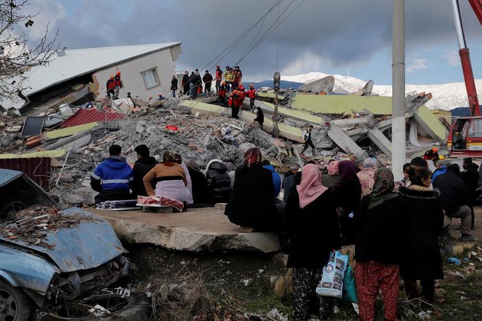 Desperate rescues continue in Turkey and Syria as earthquake death toll rises by thousands