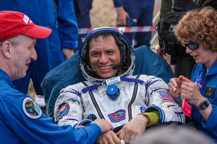 Astronaut who spent a year in space discusses readjusting to life back on Earth