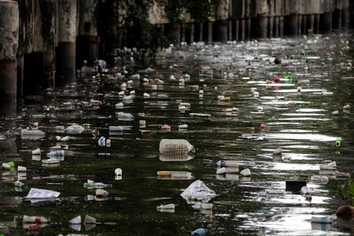 How countries are trying to tackle the plastic pollution problem together