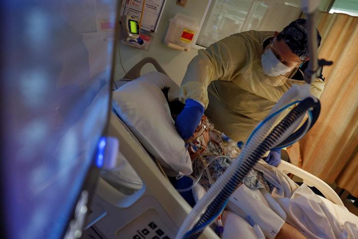 Investigation reveals lack of consequences for doctors spreading COVID misinformation