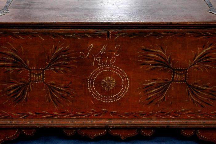 Andrew Brunk appraises a 1810 Folk Art Painted Chest.