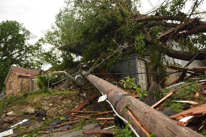 Deadly overnight tornadoes spread damage across Missouri