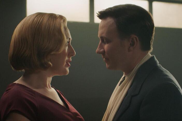 The cast discuss the progression of Miss Scott and Larry's relationship this season.