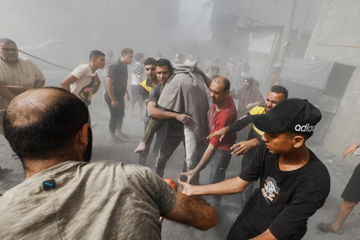 Aid worker describes life in Gaza amid constant bombardment