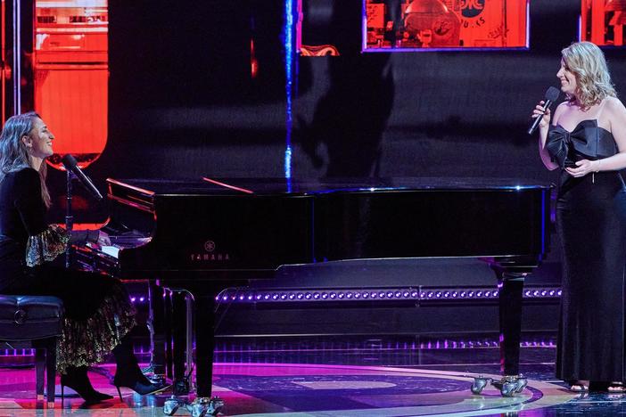 Sara Bareilles and Jessie Mueller perform "She Used to Be Mine" from "Waitress."