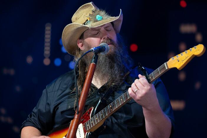 Chris Stapleton performs Willie Nelson’s classic “Angel Flying Too Close to the Ground.”