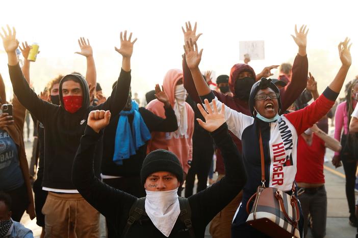 Minnesota mobilizes state's entire National Guard amid violence