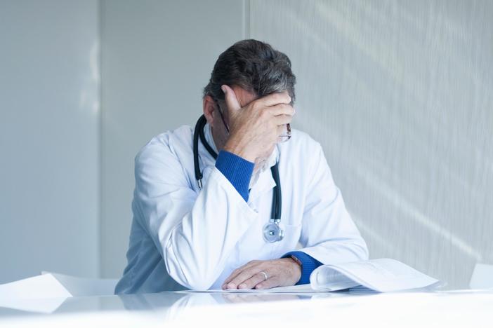 Does fear of reporting their own mental illness put doctors at risk of suicide?