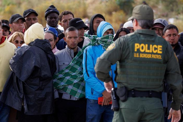 News Wrap: Democrats warn that asylum-seekers in custody aren’t getting legal counsel