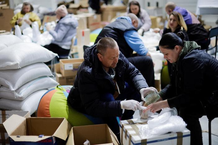 Volunteers risk their lives to provide aid to Ukrainians trapped on the frontlines