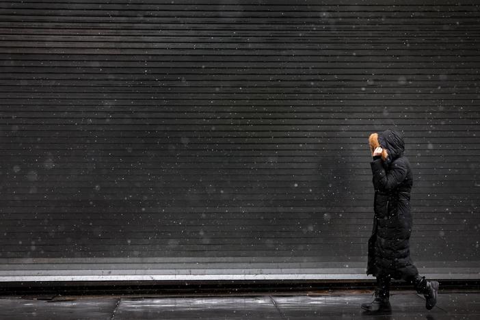 News Wrap: Winter storms wallop huge swaths of the U.S.