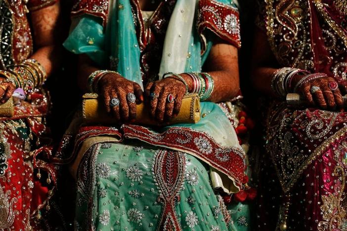 'Colorful Weddings' pushes the marriage business beyond bridal white