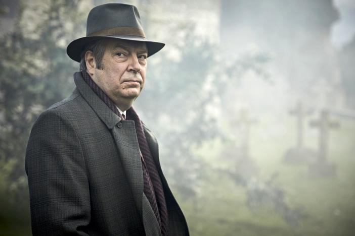 The team is called to investigate the violent killing of an Oxford college don.