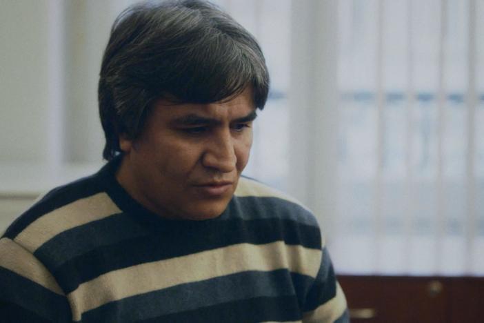 With the therapist, Sahand recalls his childhood and teenage memories.
