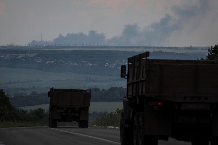 News Wrap: Ukraine warns Russia is closing in on key eastern city, control of the Donbas