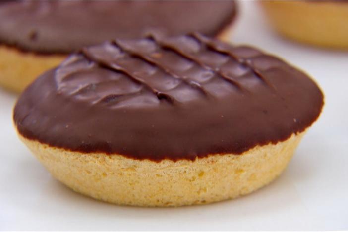 What makes this "classic British cake" so delightful?
