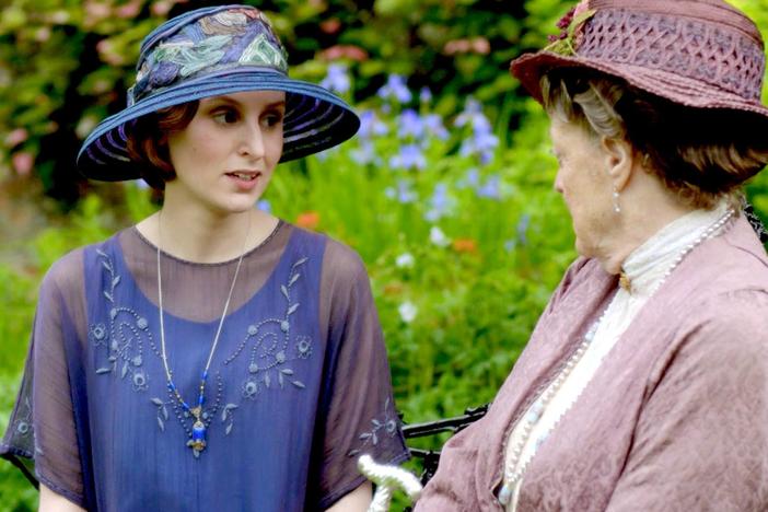 Writer Julian Fellowes, Laura Carmichael (Edith) and Exec. producer Gareth Neame on Ep. 7.