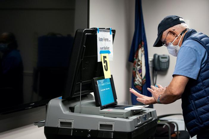 News Wrap: Cut cable disrupts Virginia’s online voter registration system
