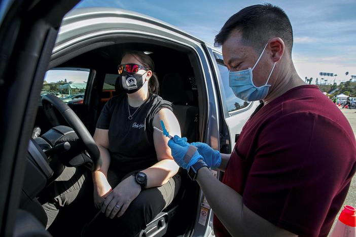 With major logistical challenges, companies face a bottleneck in vaccine distribution