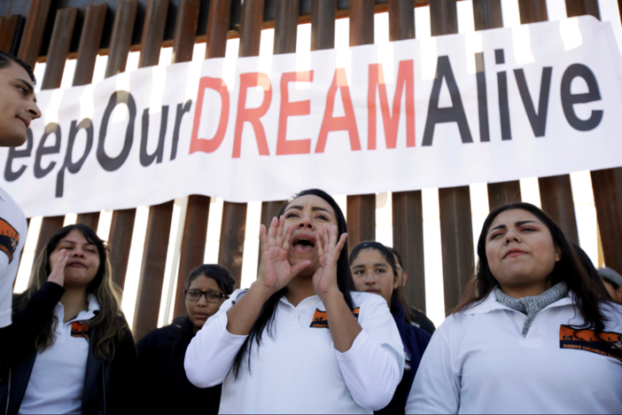 In feud over immigration, House GOP scrambles for a deal