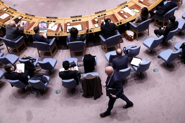 U.S., Russia clash over Ukraine at UN Security Council meeting