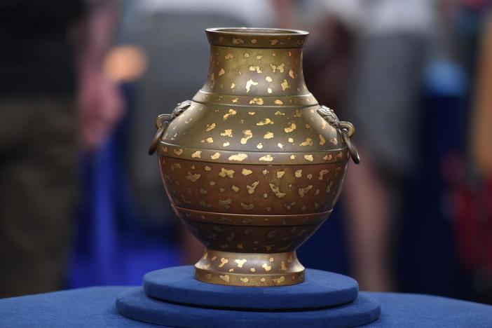 Appraisal: Chinese Gold-splashed Bronze Vase, ca. 1850, in Orlando Hour 3.