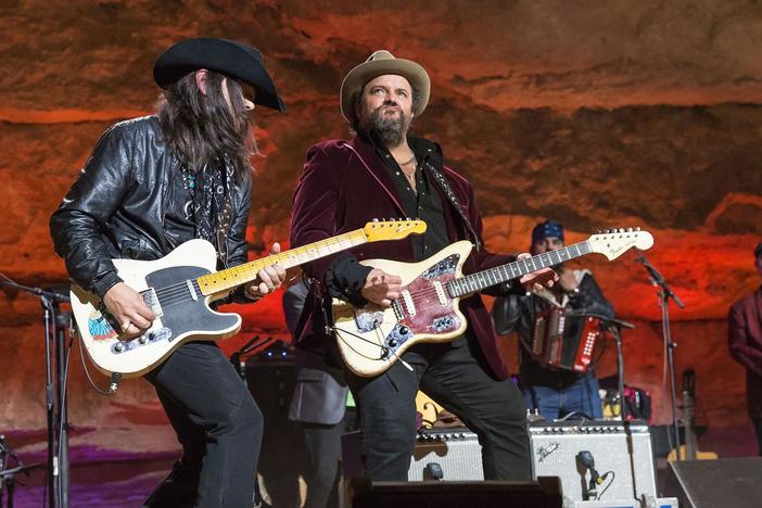 The Mavericks perform "Dance in the Moonlight."