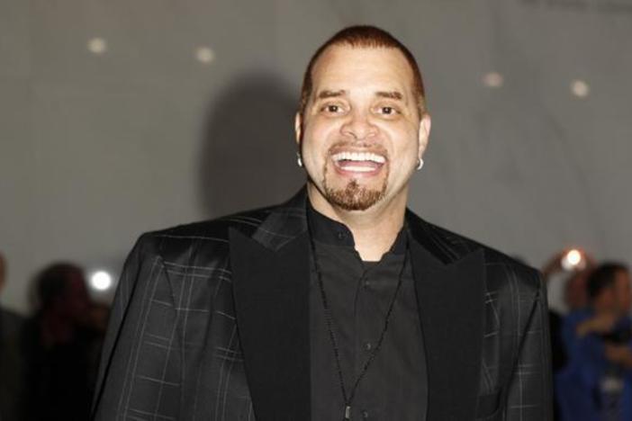 Watch as Sinbad jokes about Bill Cosby and his roles on "I Spy".