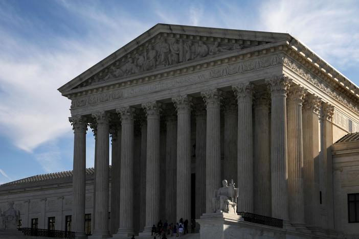 Supreme Court hears a coach's argument for prayer on the football field