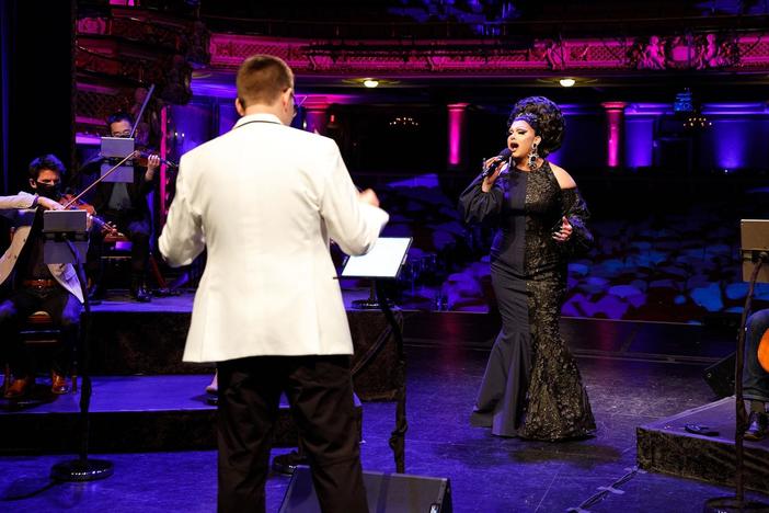 Alexis Michelle and the American Pops Orchestra perform "I Am What I Am."
