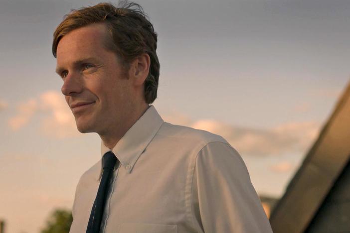 See a scene from season 5 episode 3 of Endeavour.