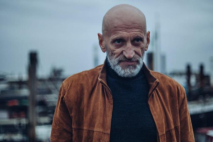 Stefan tells Davor that Christian is talking to the police. Will Christian's story work?