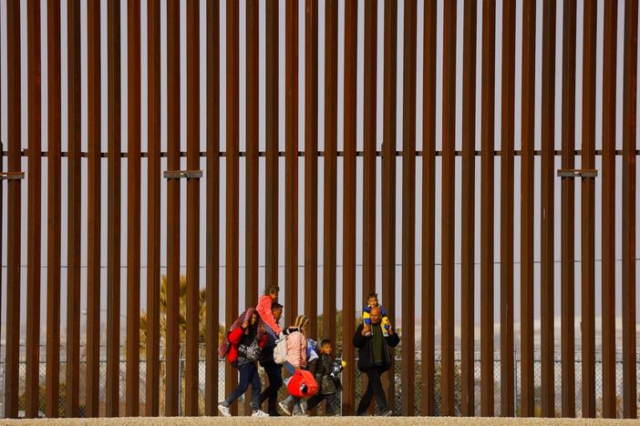 Biden considers temporarily closing southern border to curb flow of migrant crossings