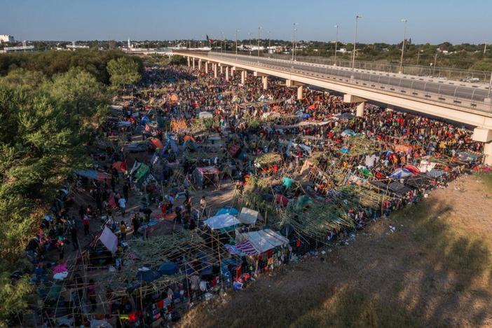 US authorities speed removal of Haitian migrants from border
