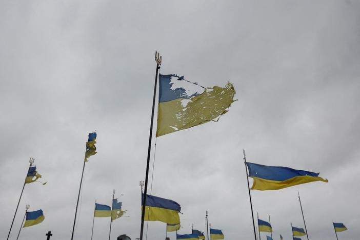 News Wrap: Ukraine claims it sank another Russian warship