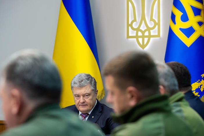 News Wrap: Ukraine closes border to Russian men