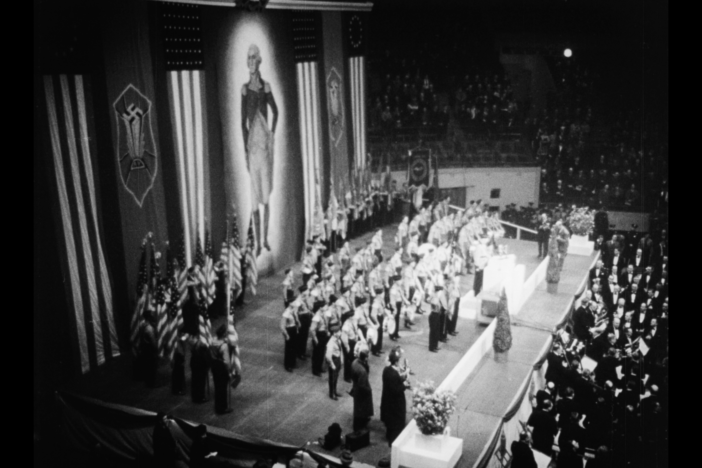 20,000 Americans gather in New York’s Madison Square Garden.
