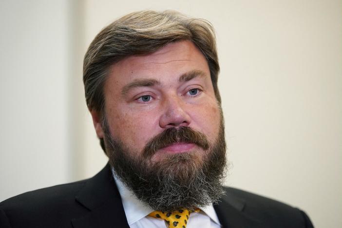 News Wrap: U.S. charges Russian media baron over sanctions violations